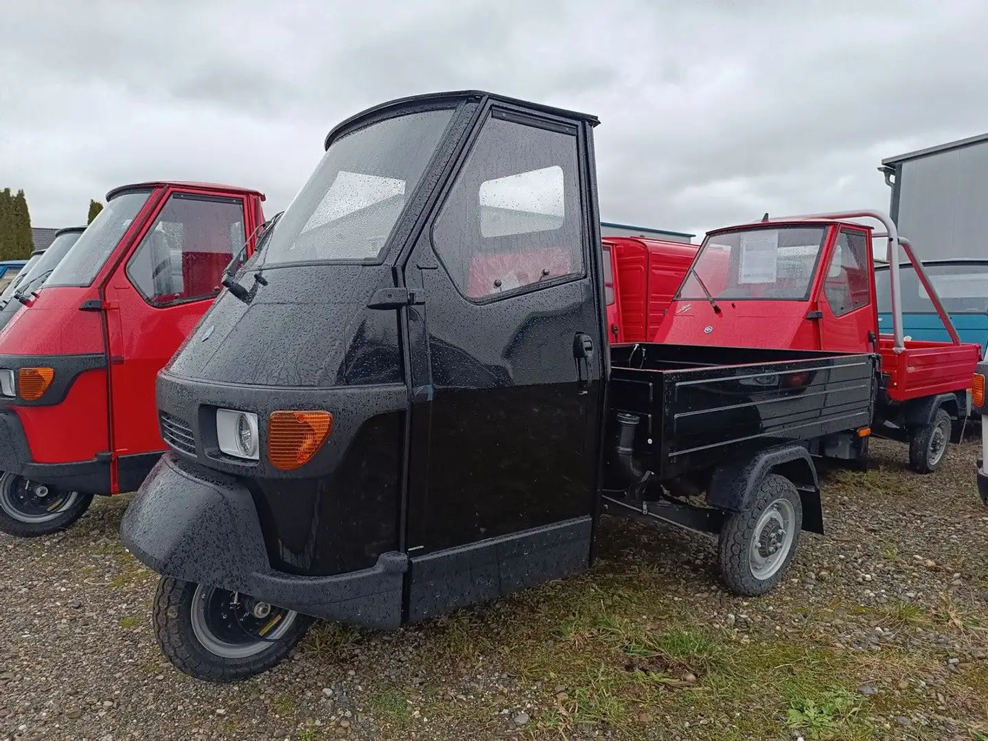 Piaggio Ape 50 Pritsche Stahlbordwände Neufahrzeug Černá - 2