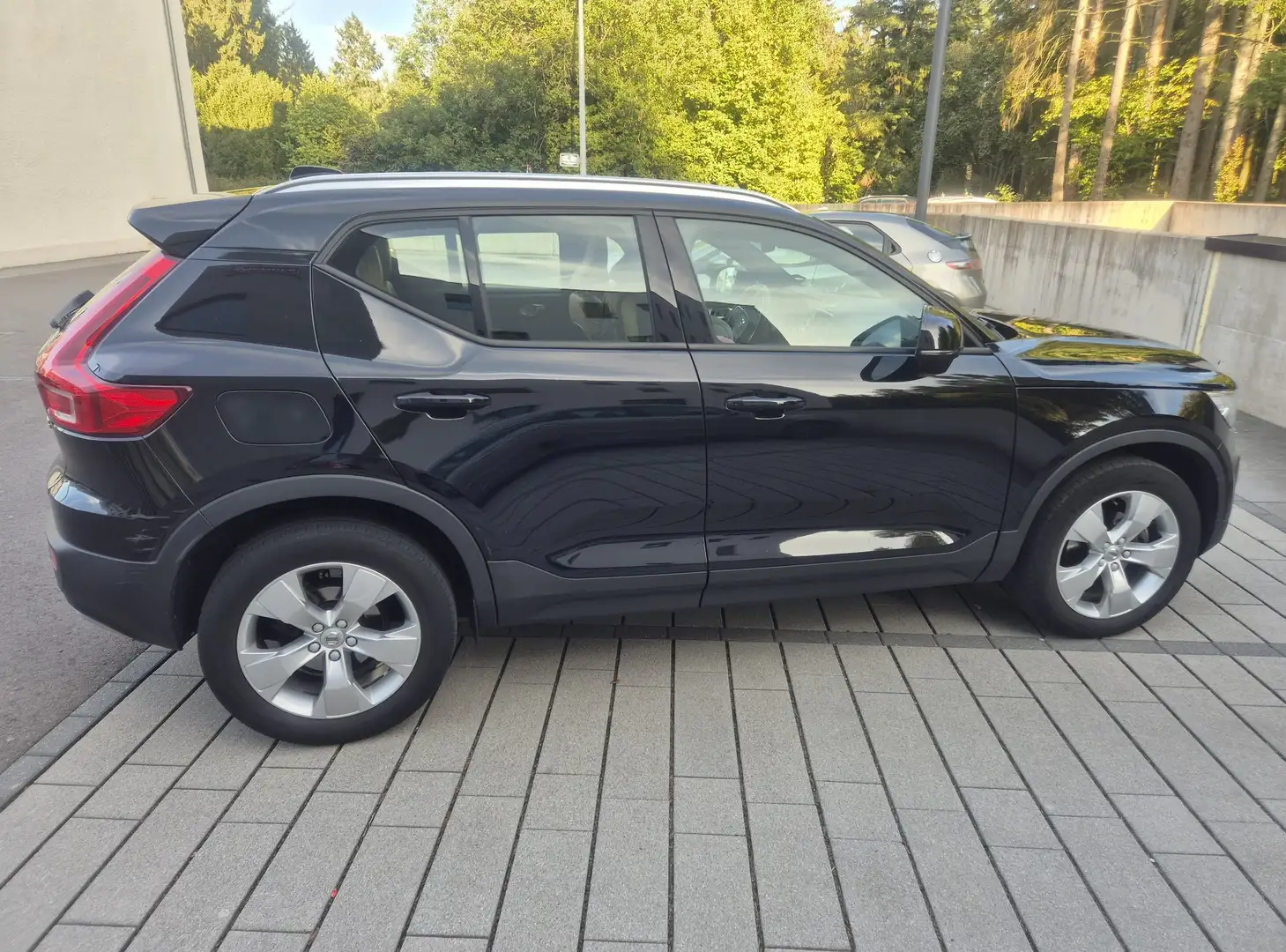 Volvo XC40 2.0 D3 AWD Momentum Pro Geartronic - 1