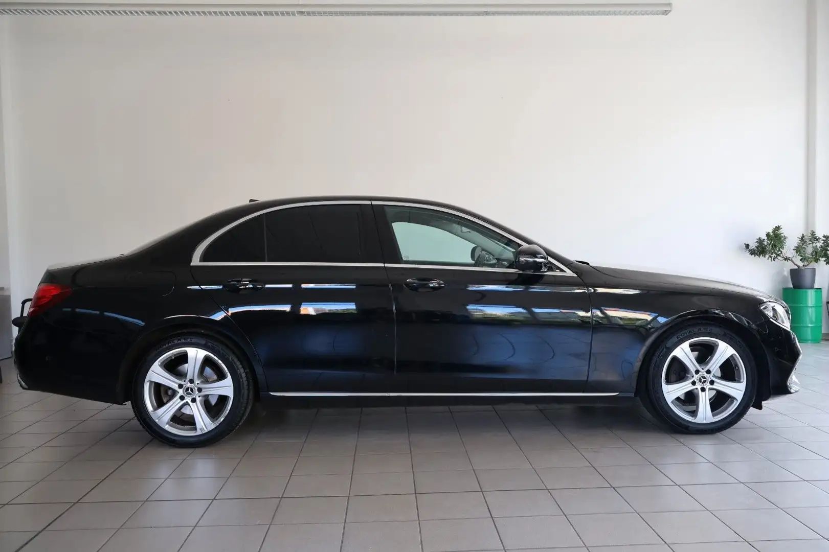 Mercedes-Benz E 200 d Lim.CarPlay Kamera Widescreen Sternenhim. Noir - 2