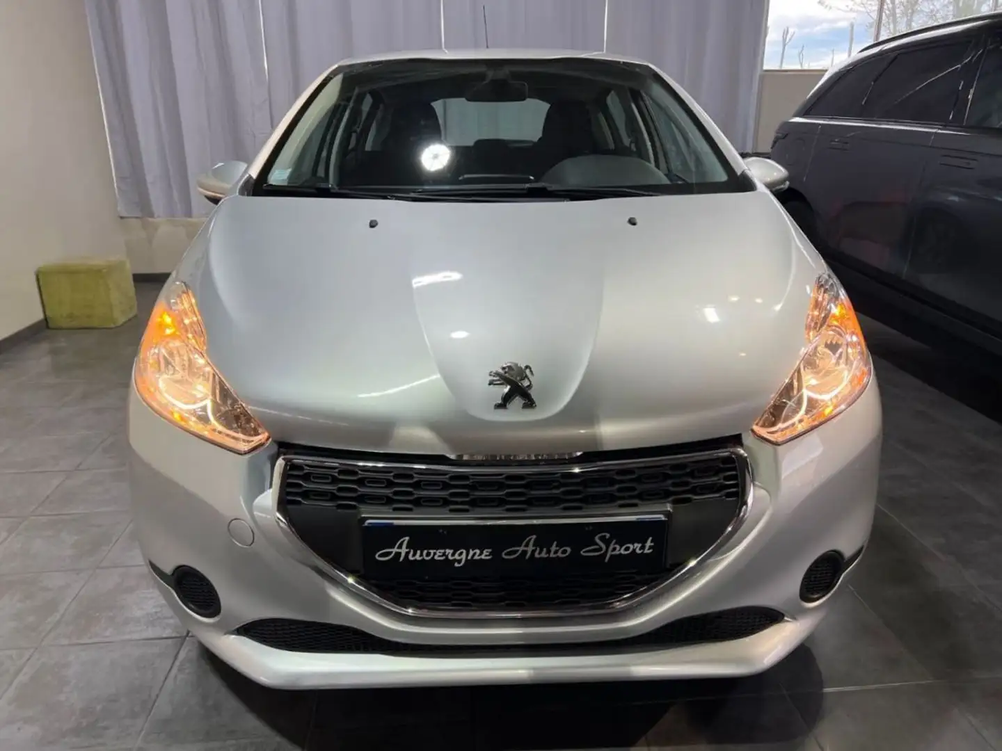 Peugeot 208 1.2 PureTech 82ch Active Grijs - 2