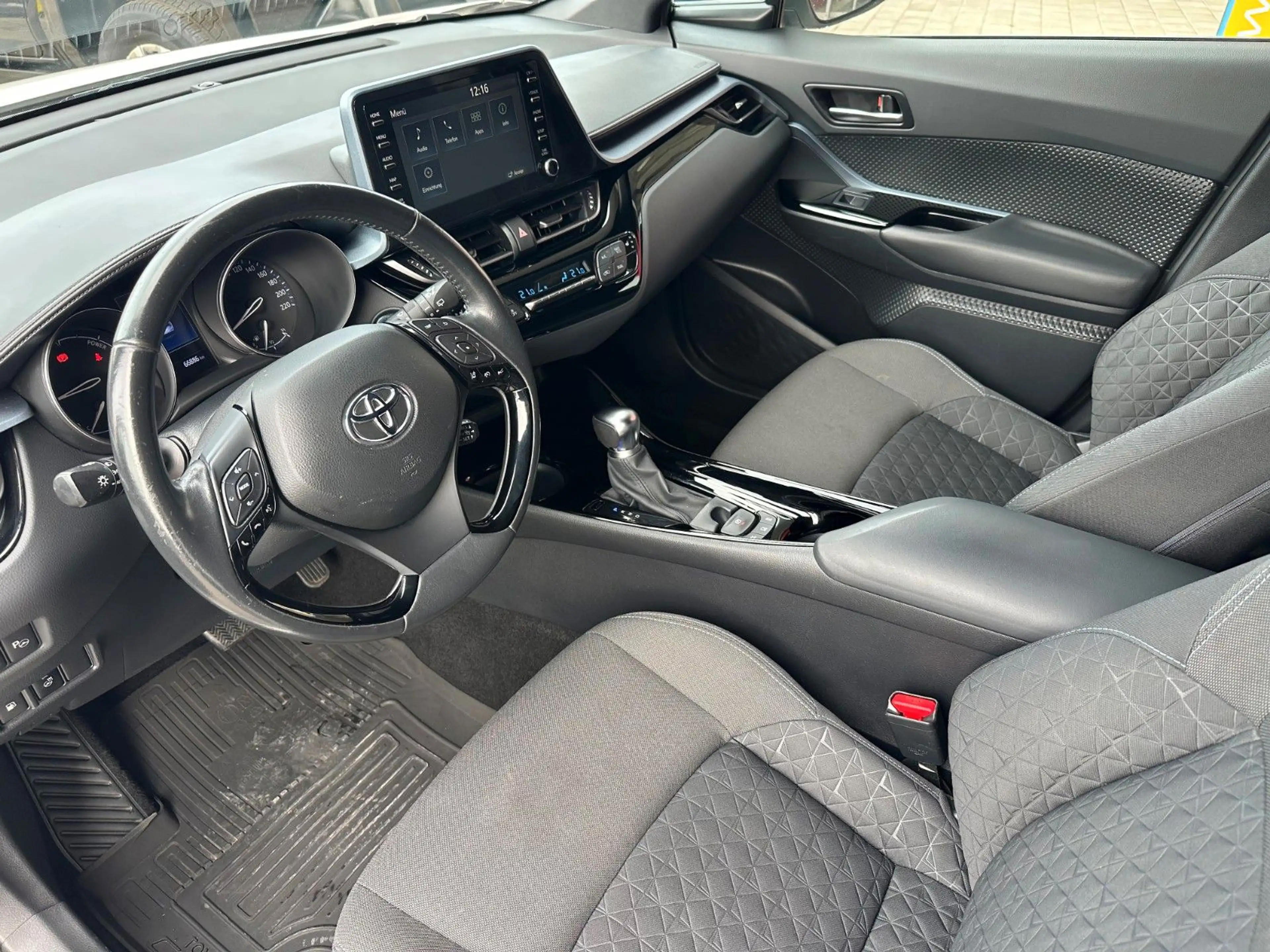 Toyota C-HR 2.0 Hybrid Team Deutschland, KAMERA, LED — photo 8