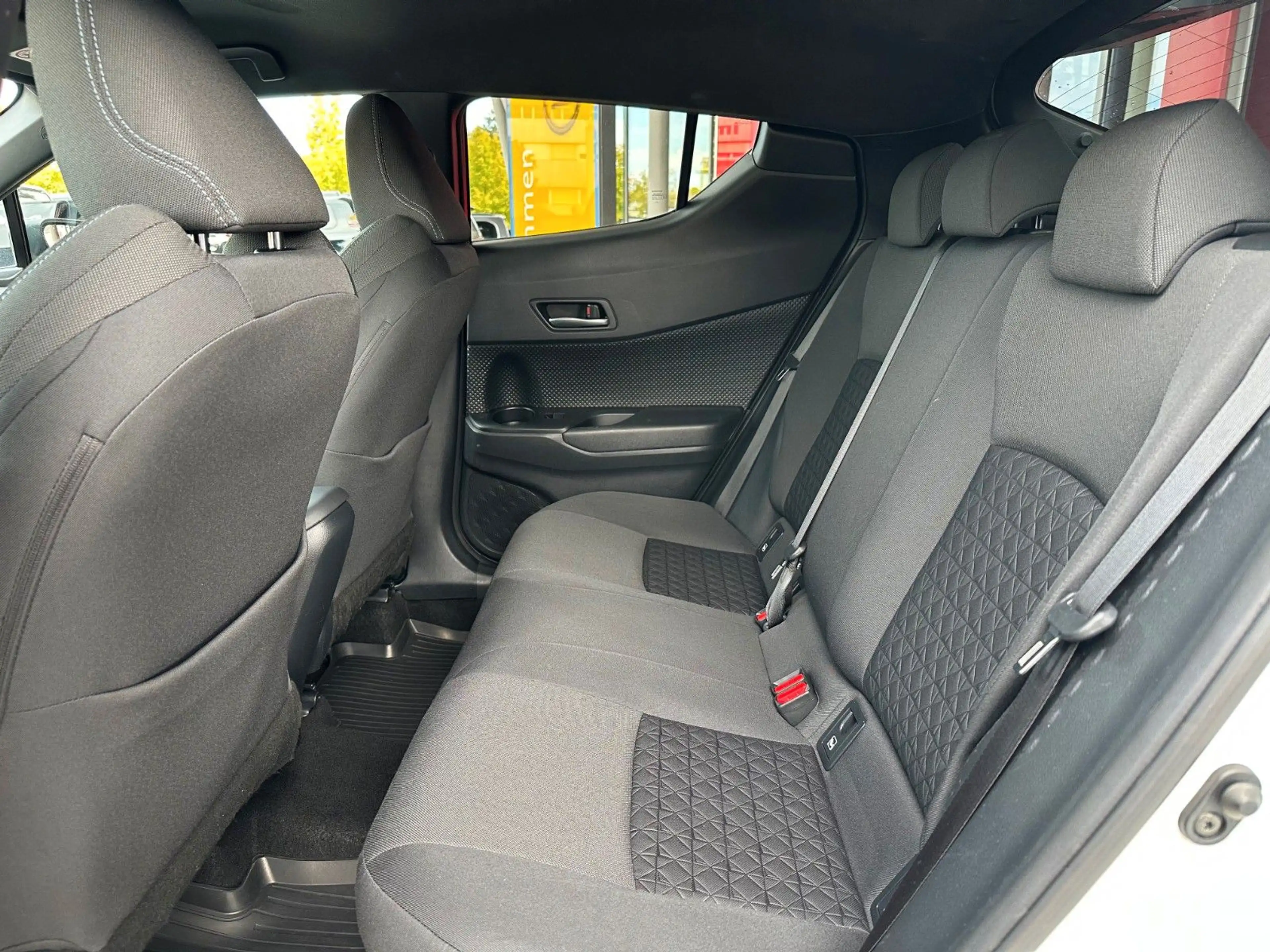 Toyota C-HR 2.0 Hybrid Team Deutschland, KAMERA, LED — photo 13