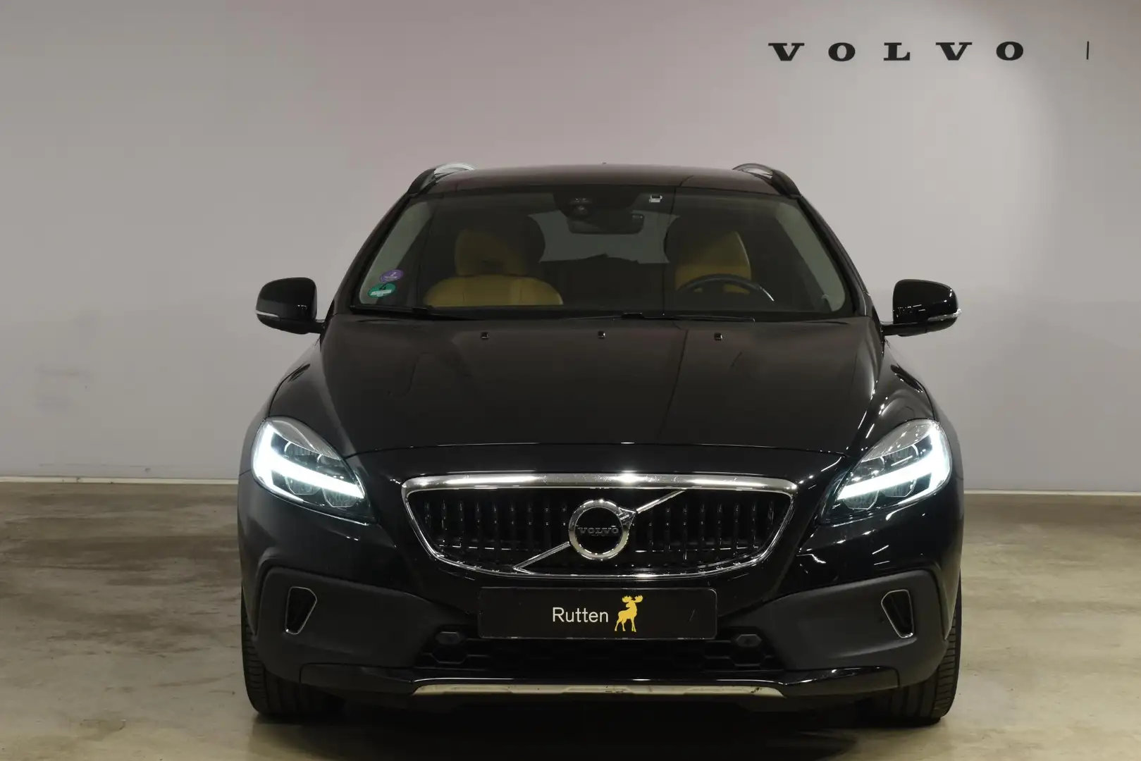 Volvo V40 Cross Country T3 152PK Polar+ Luxury / Navigatie / DAB Radio / C Zwart - 2