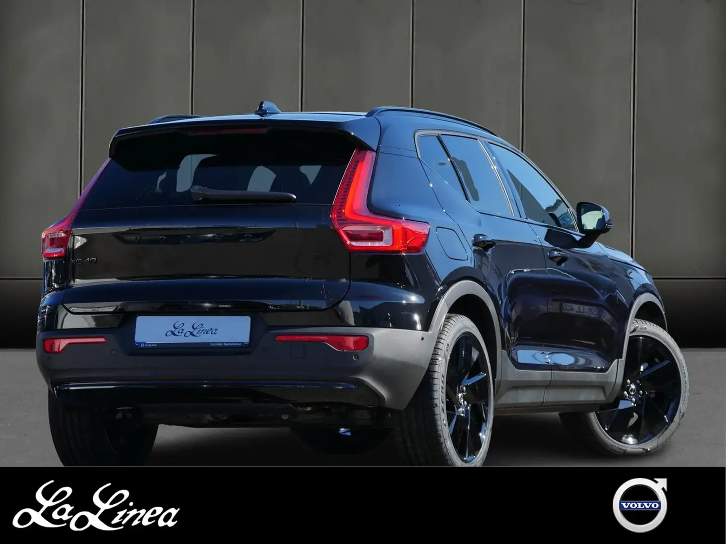 Volvo XC40 B3 Ultra Black Edition-Pano/Memory/360 Negro - 2