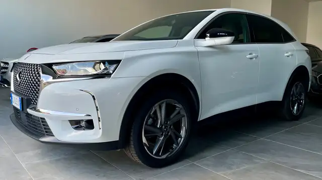 DS Automobiles DS 7 Crossback view 2