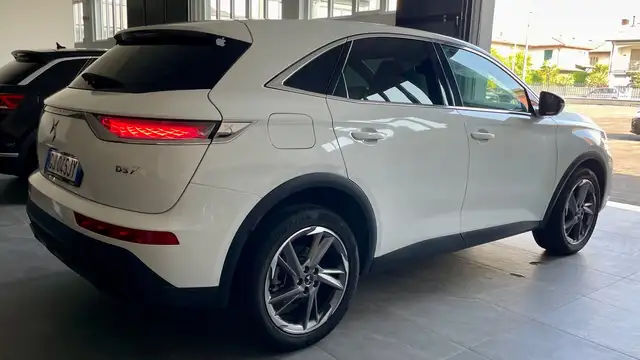 DS Automobiles DS 7 Crossback view 7