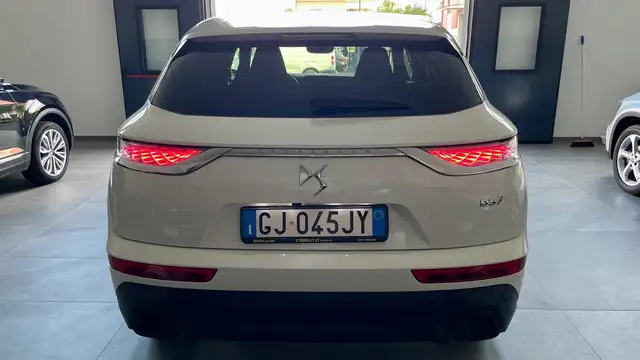DS Automobiles DS 7 Crossback view 6