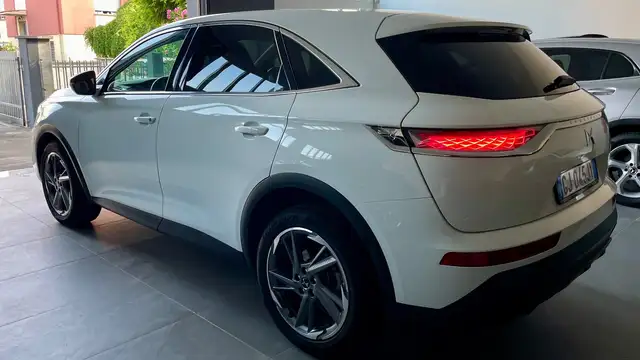 DS Automobiles DS 7 Crossback view 5