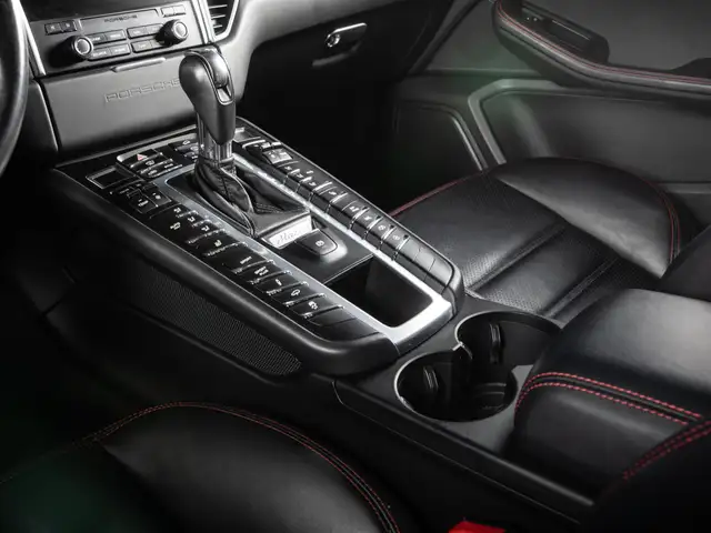 Porsche Macan view 15