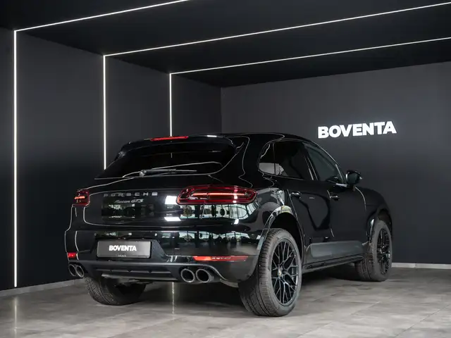 Porsche Macan view 8