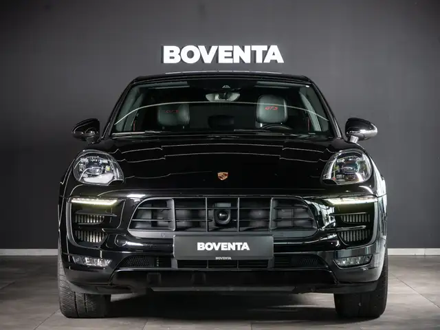 Porsche Macan view 2