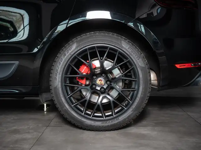 Porsche Macan view 6