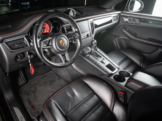Porsche Macan view 10
