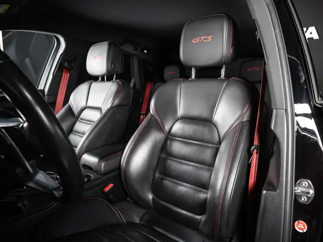 Porsche Macan view 11