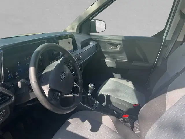 Ford Tourneo Courier view 3