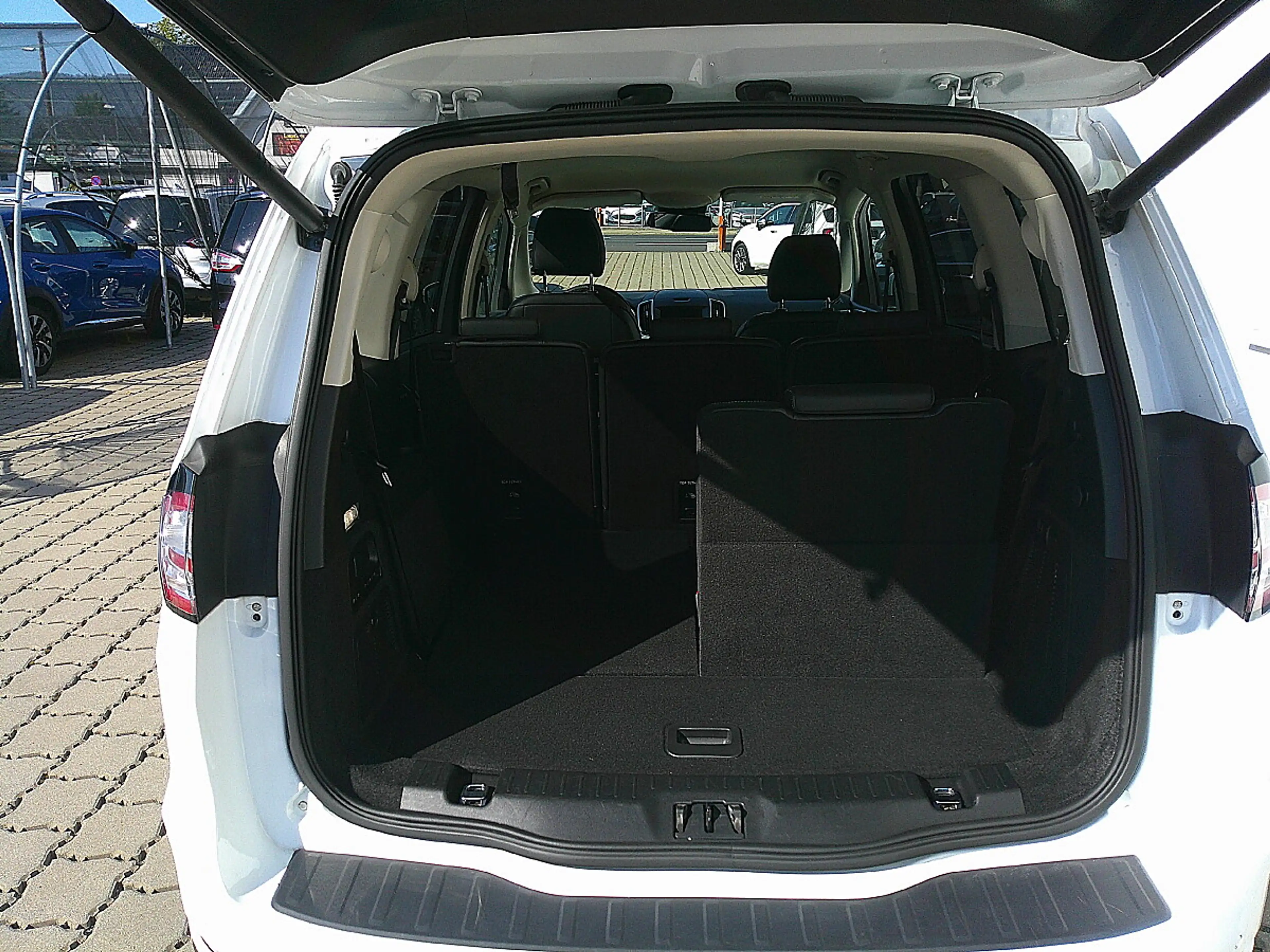 Ford Galaxy 2,5 Duratec Hybrid Titanium Aut. — photo 5