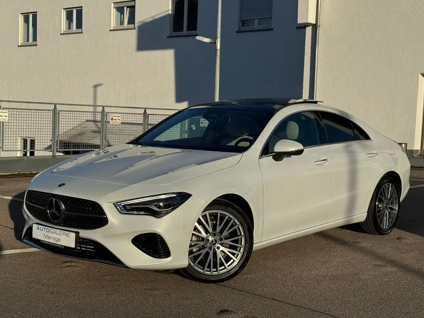 Mercedes-Benz CLA 200 d 8G PANO/AHK/LEDER/LED/NAVI Blanc - 1