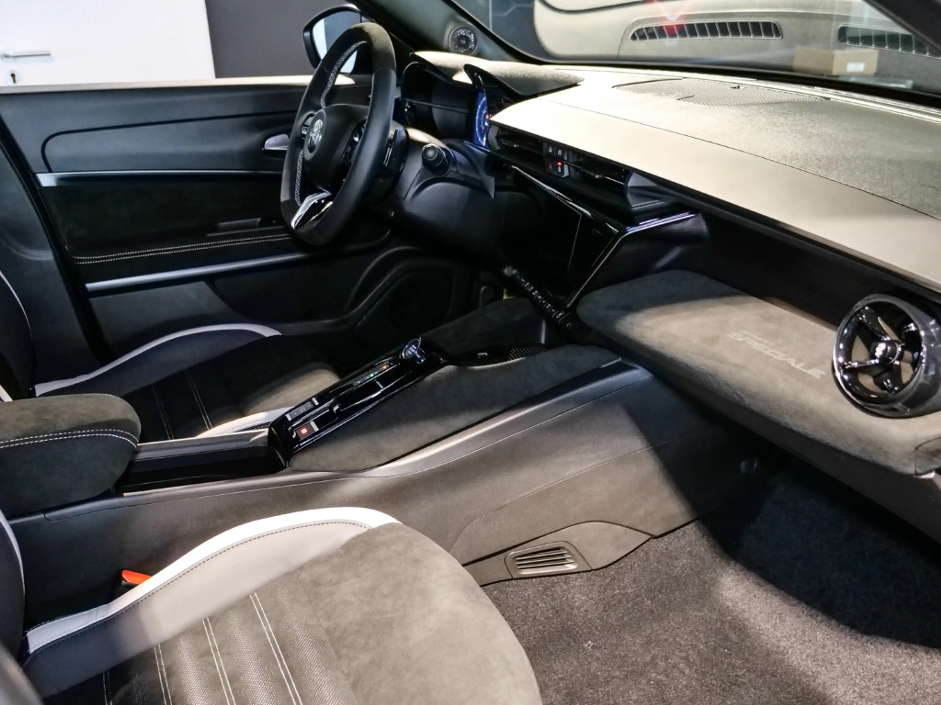 Alfa Romeo Junior Ibrida 1.2 VGT 107KW SPORT SPECIALE — photo 13