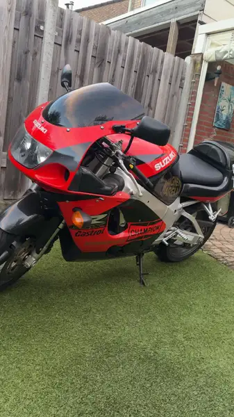 Suzuki GSX-R 750 - foto 4