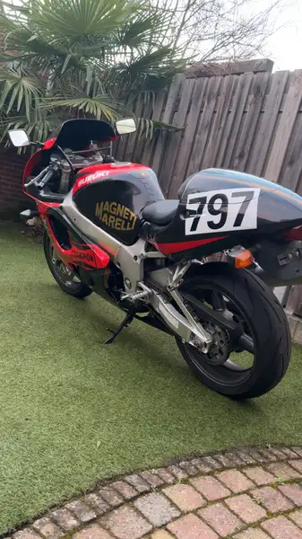 Suzuki GSX-R 750 - foto 2