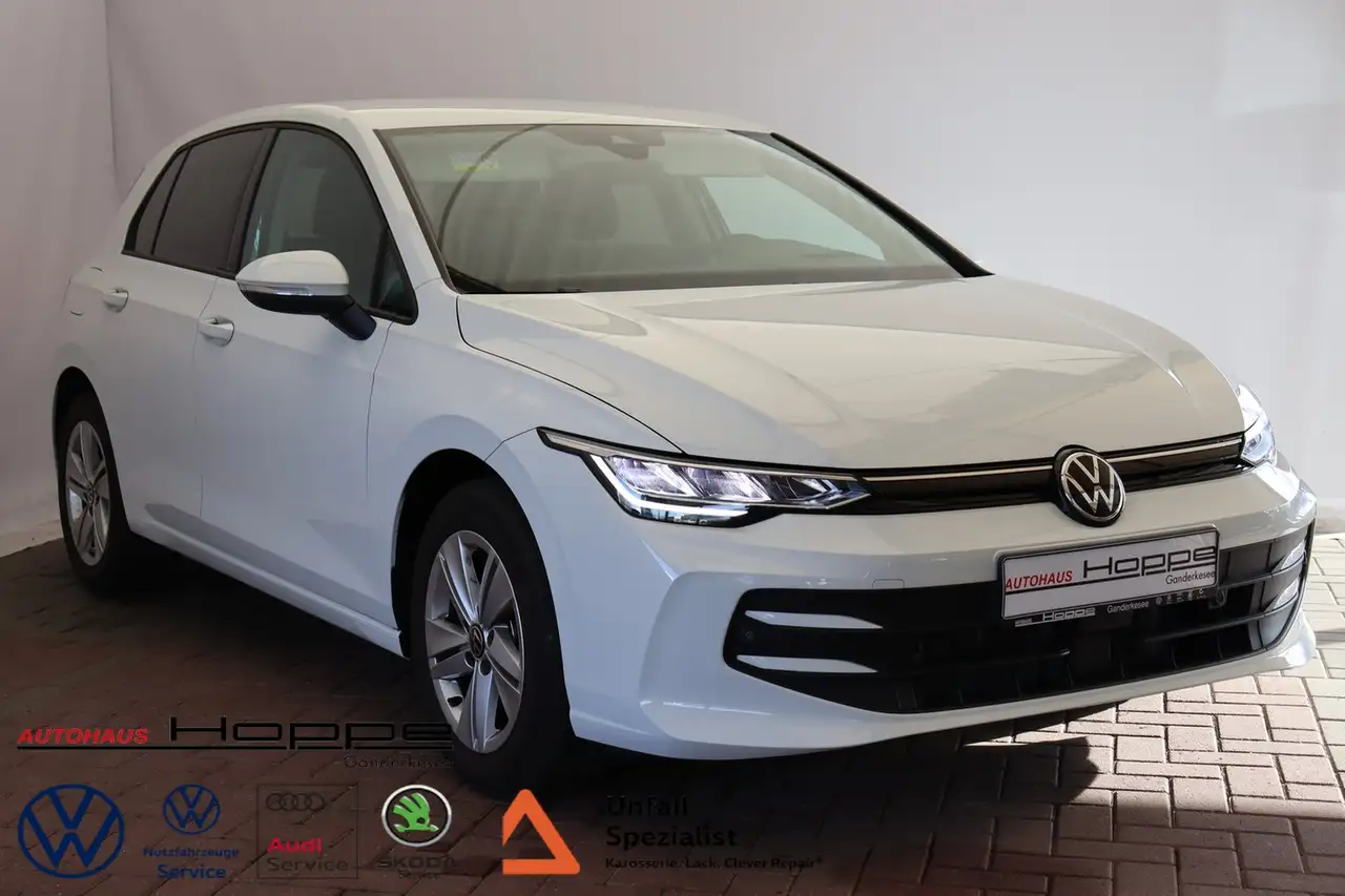 Volkswagen Golf VIII Life 1.5TSI ACC+RFKAM+NAVI+HUD+LED+L-ASSIST