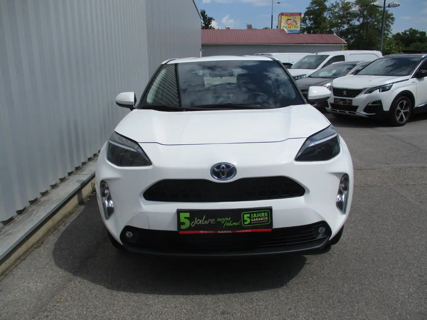 Toyota Yaris Cross 1.5 VVT-i Hybrid Active Aut. Weiß - 2