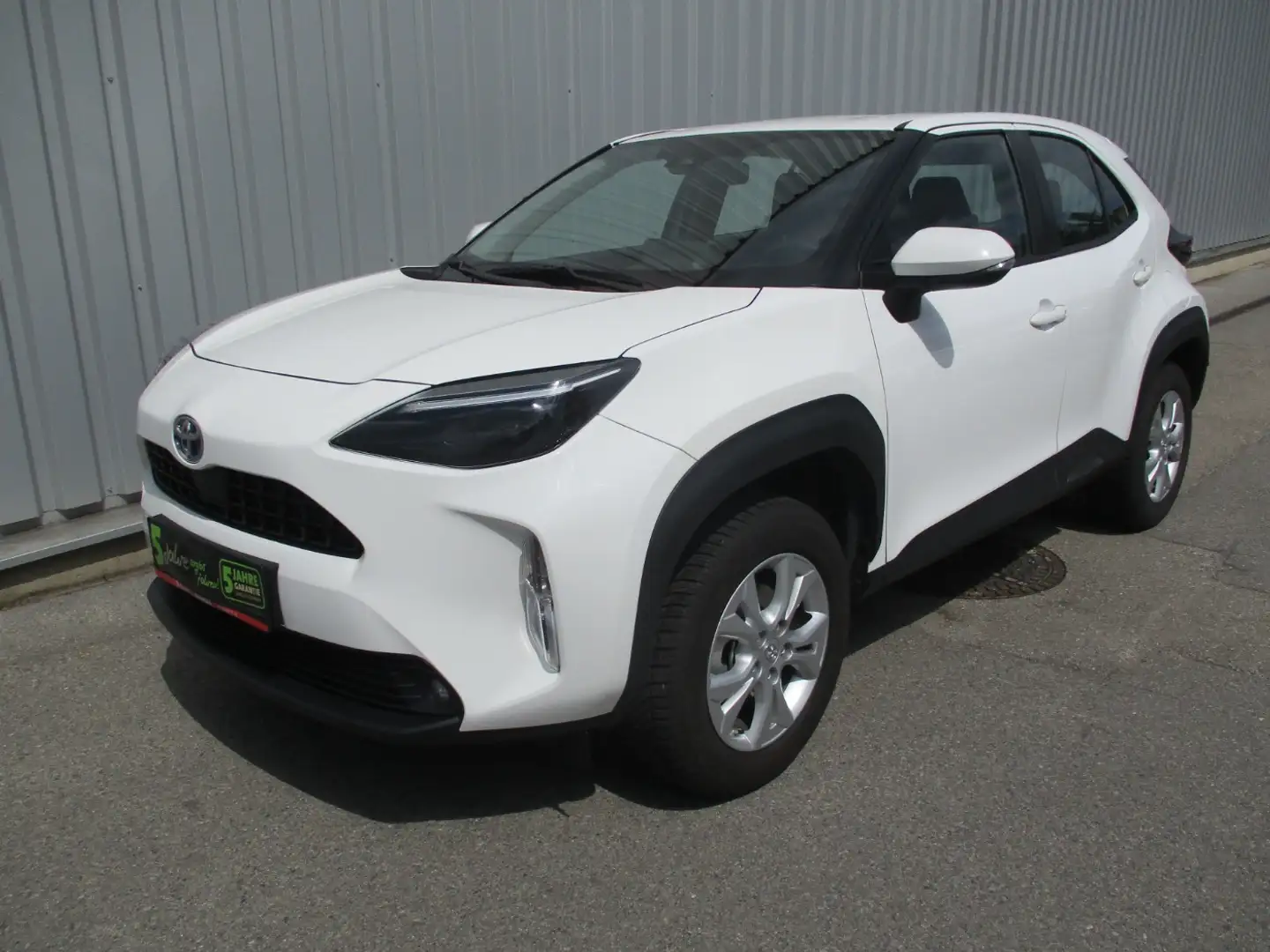 Toyota Yaris Cross 1.5 VVT-i Hybrid Active Aut. Weiß - 1