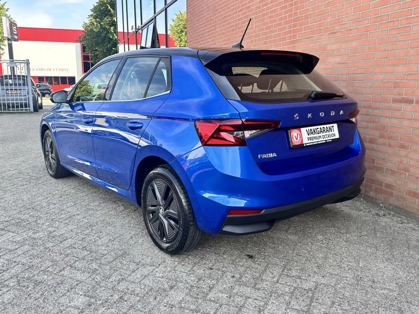 Skoda Fabia 1.0 TSI Style Bi-Tone: Stijlvol, Zuinig & Dealer o Blauw - 2