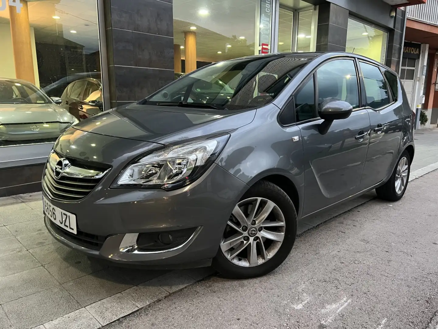 Opel Meriva 1.6CDTi S&S Ecoflex Excellence Grau - 1