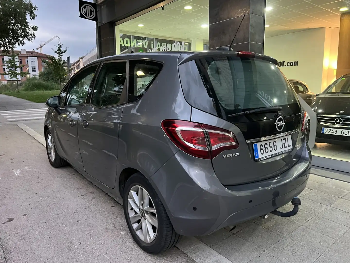 Opel Meriva 1.6CDTi S&S Ecoflex Excellence Grau - 2