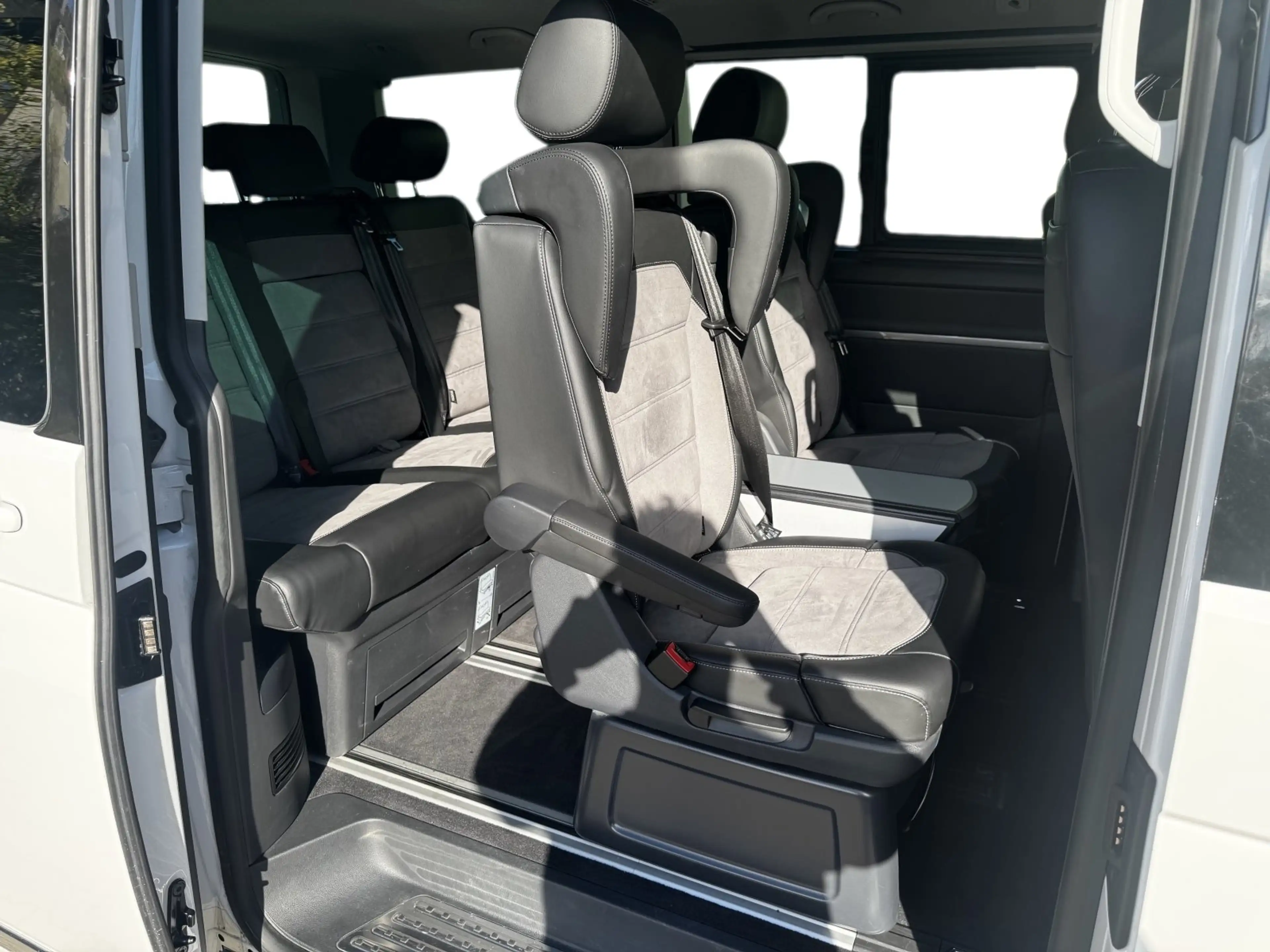 Volkswagen T6.1 Multivan Highline 4Motion 2.0 TDI KR +KUNDENAUFTRAG+ — photo 14