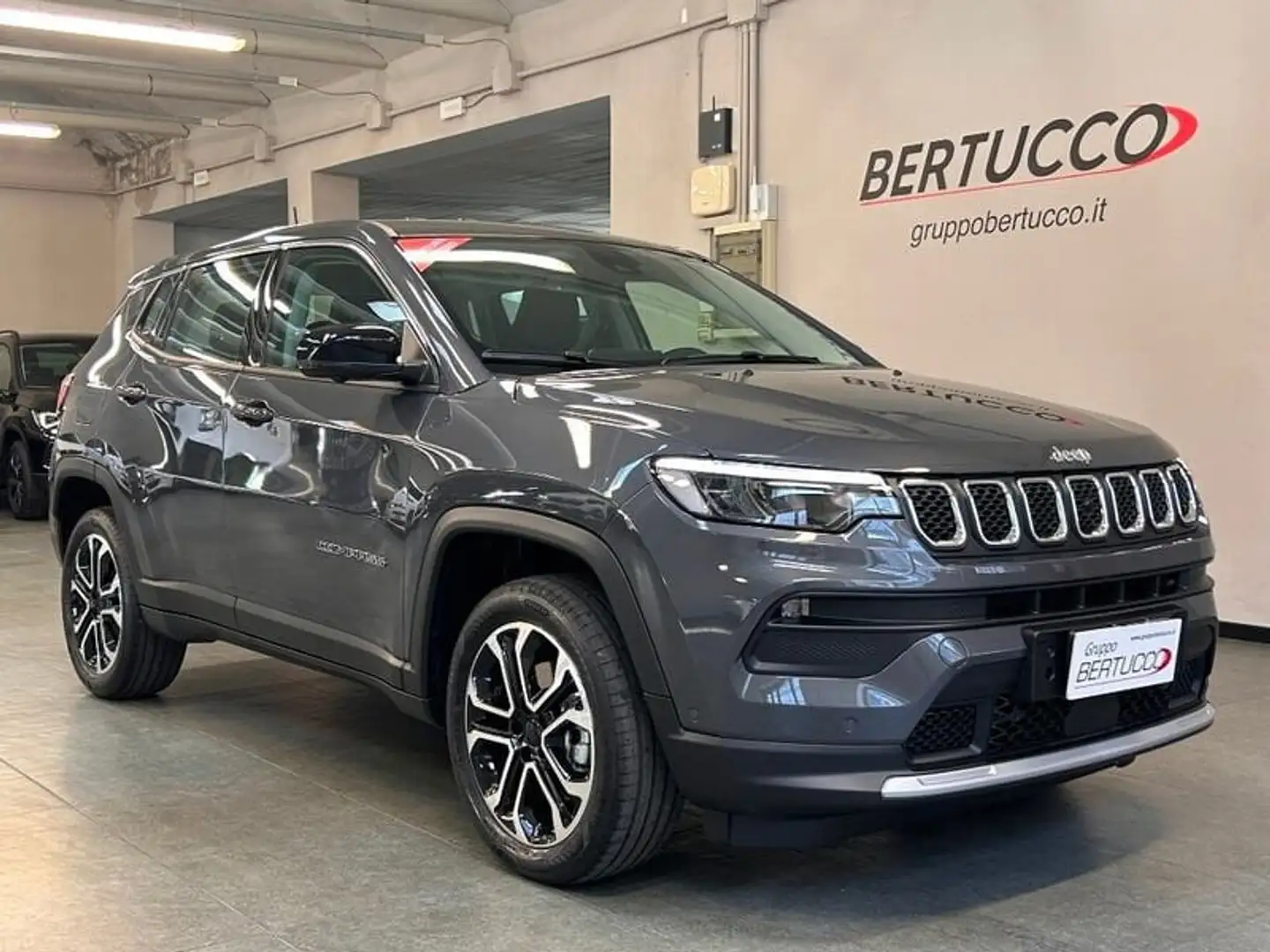 Jeep Compass 1.5 Turbo T4 130 CV MHEV 2WD Altitude Gris - 1