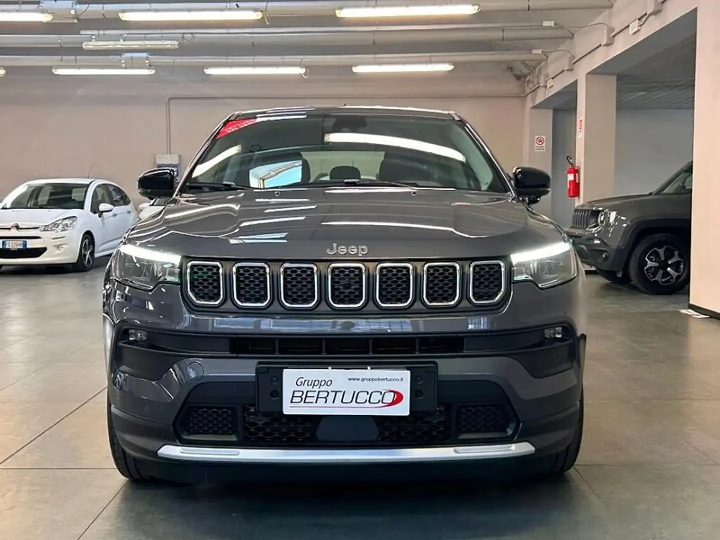 Jeep Compass 1.5 Turbo T4 130 CV MHEV 2WD Altitude Gris - 2