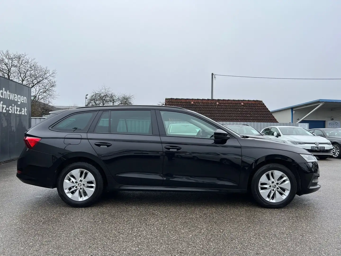 Skoda Octavia Combi 2,0 TDI Ambition Schwarz - 2