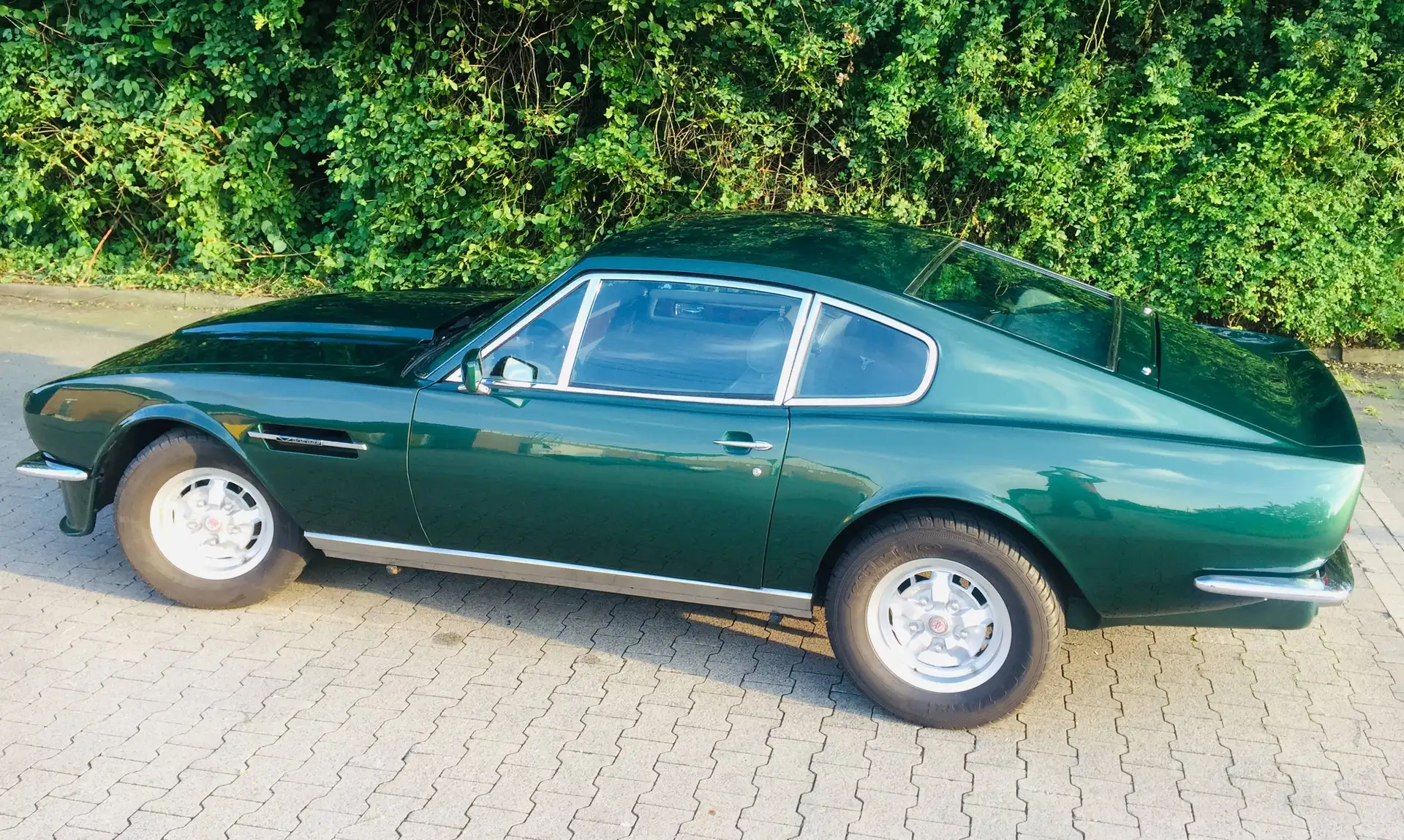 애스턴마틴 V8 Saloon (Serie IV) 1980 초록 사진 2