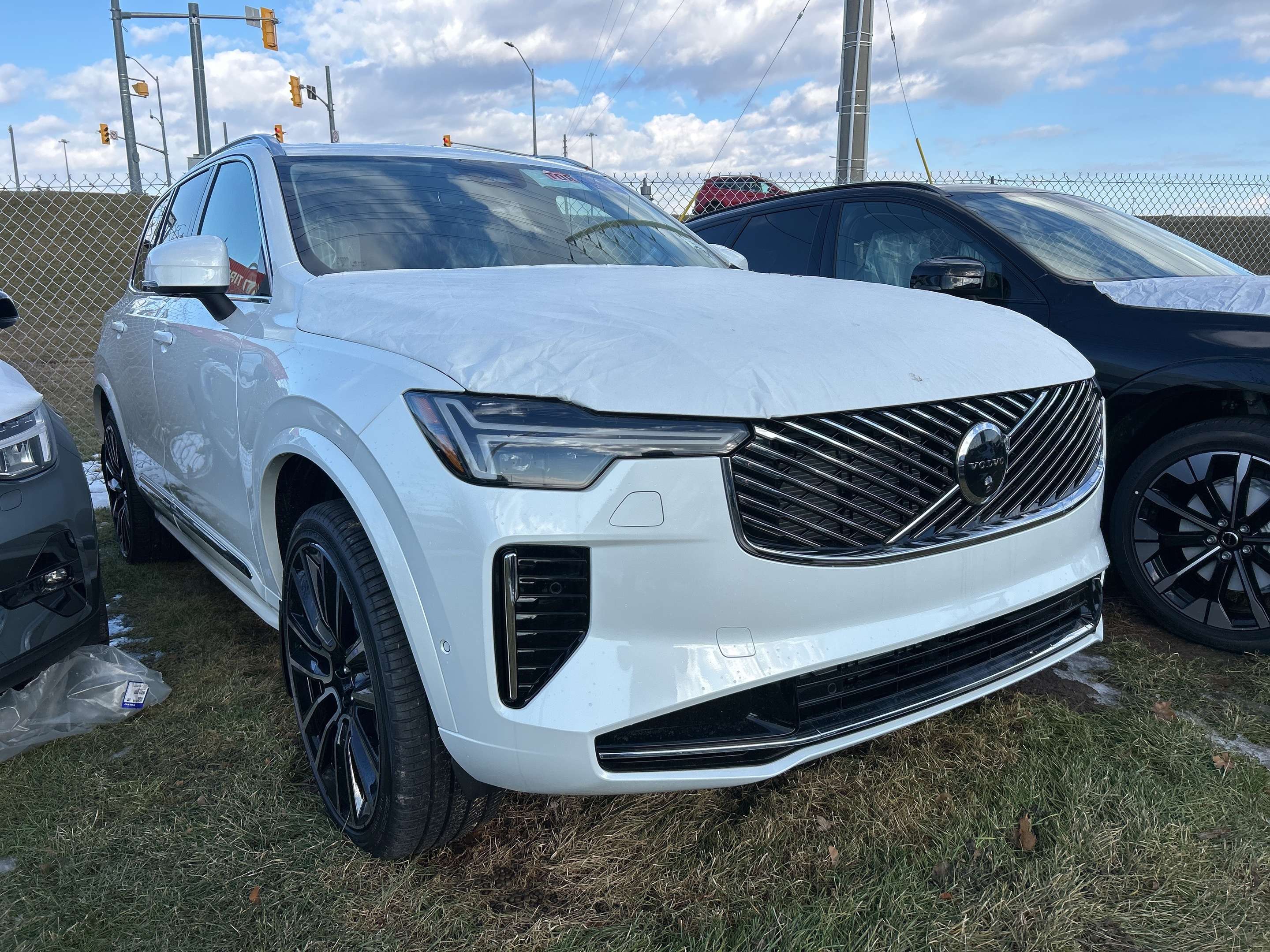2026 Volvo XC90 B6 AWD Ultra Bright Theme 6-Seater alt 2