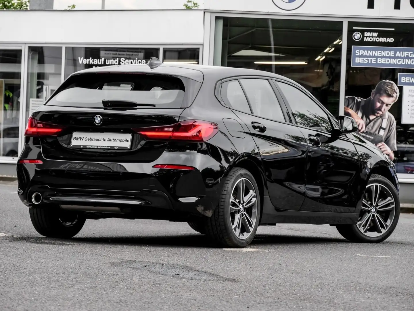 BMW 116 d SPORT LINE+HuD+ADAPT.LED+AUT+SHZ Zwart - 2