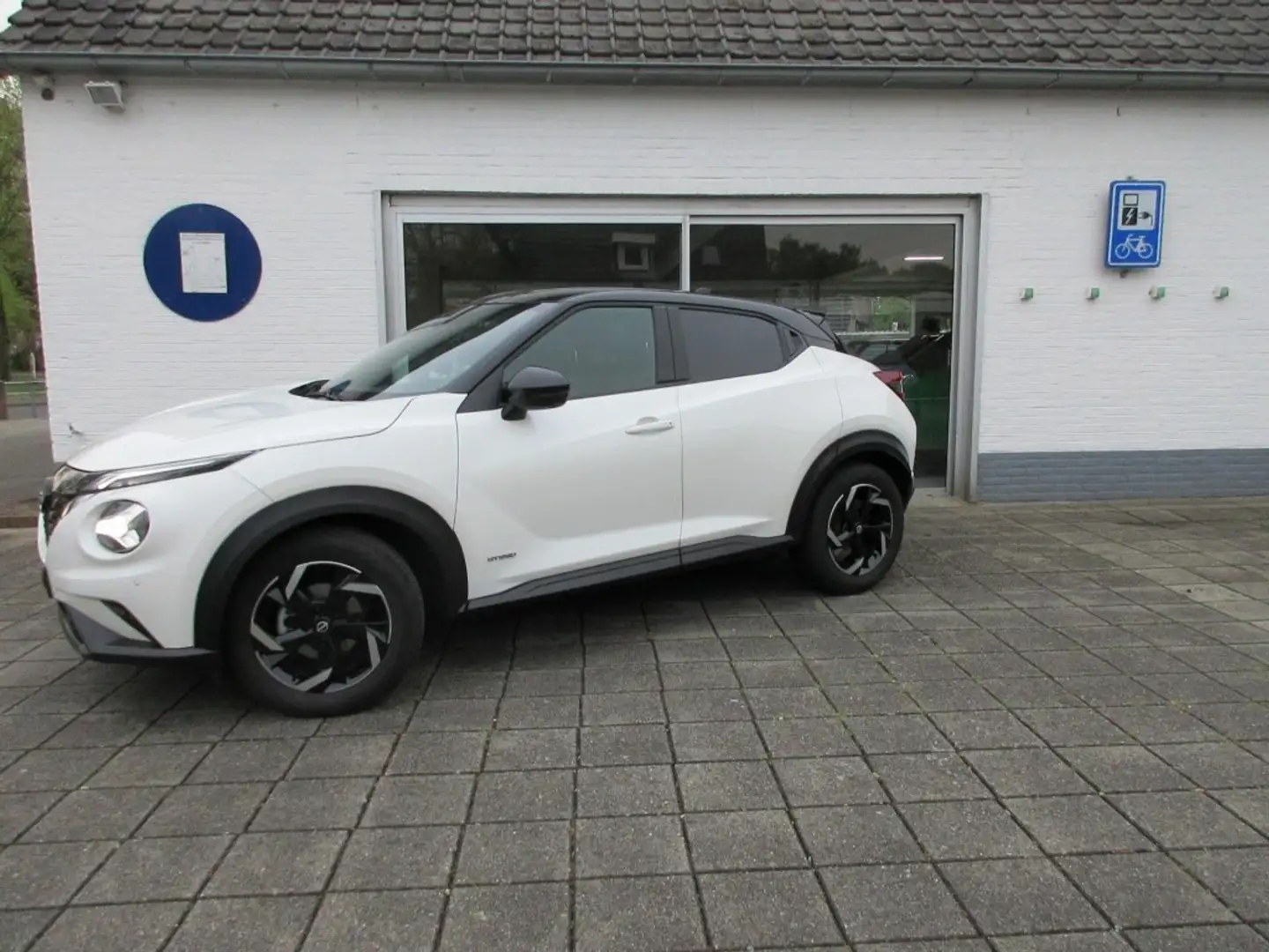 Nissan Juke 1.6 hybrid bus. edition Wit - 1