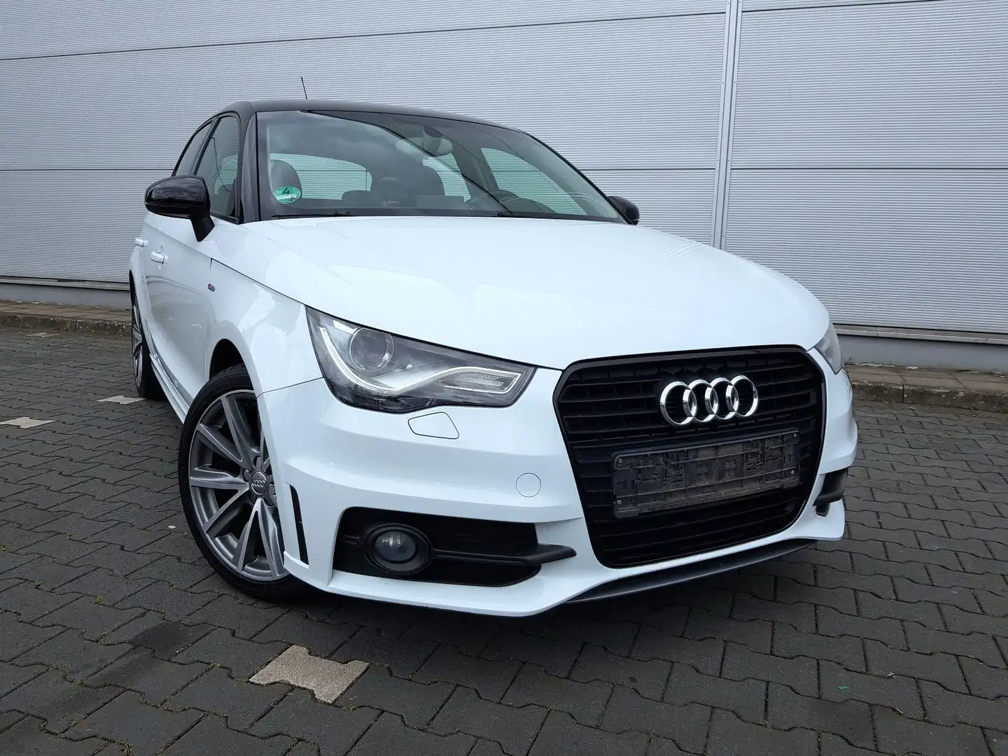 Audi A1 Sportback attraction+S-Line+Navi+Top Zustand Weiß - 2