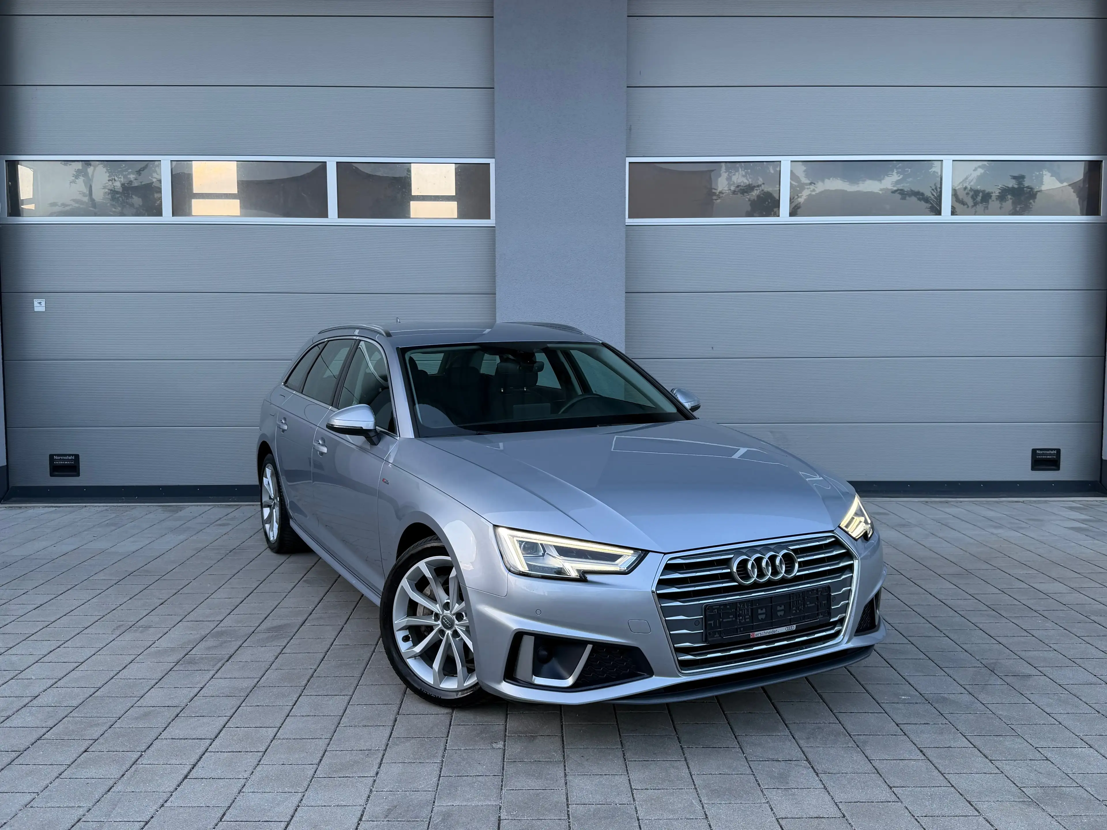 Audi A4 40 TDI sport — photo 2