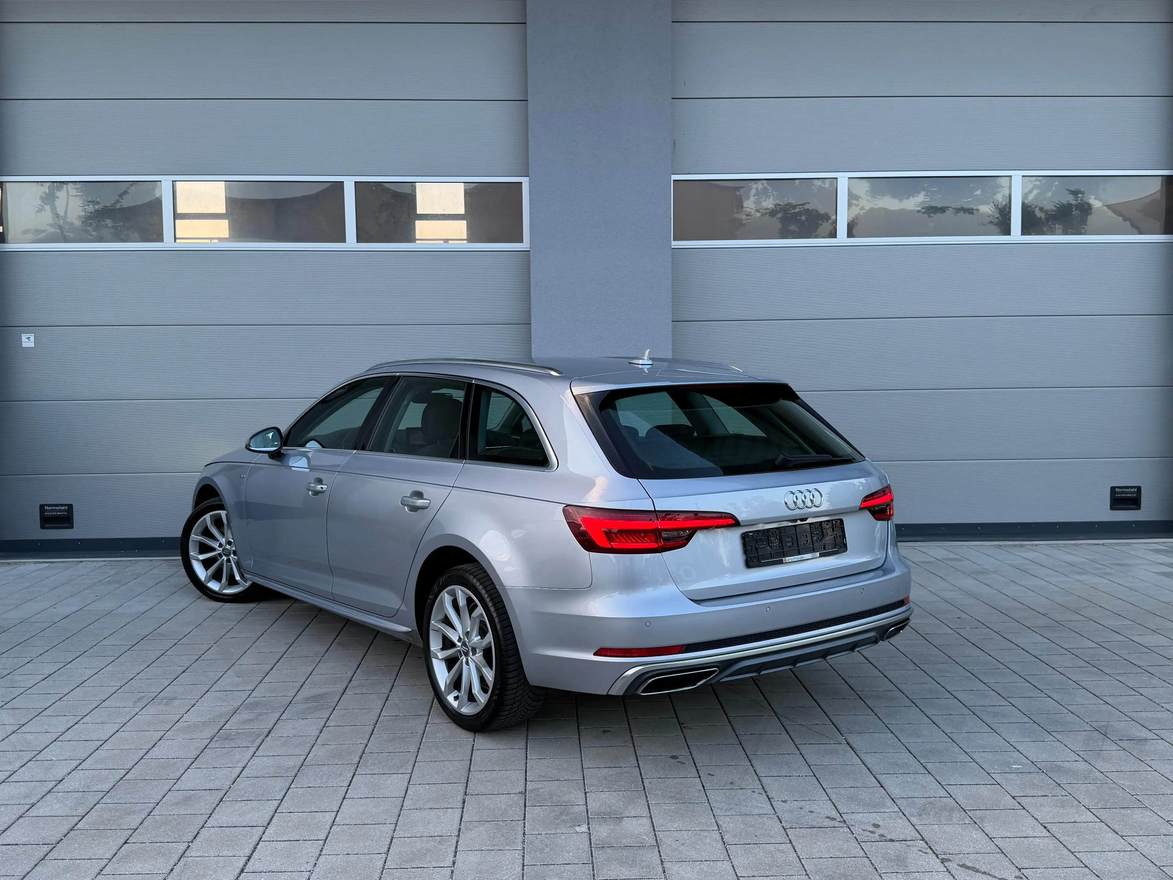 Audi A4 40 TDI sport — photo 3