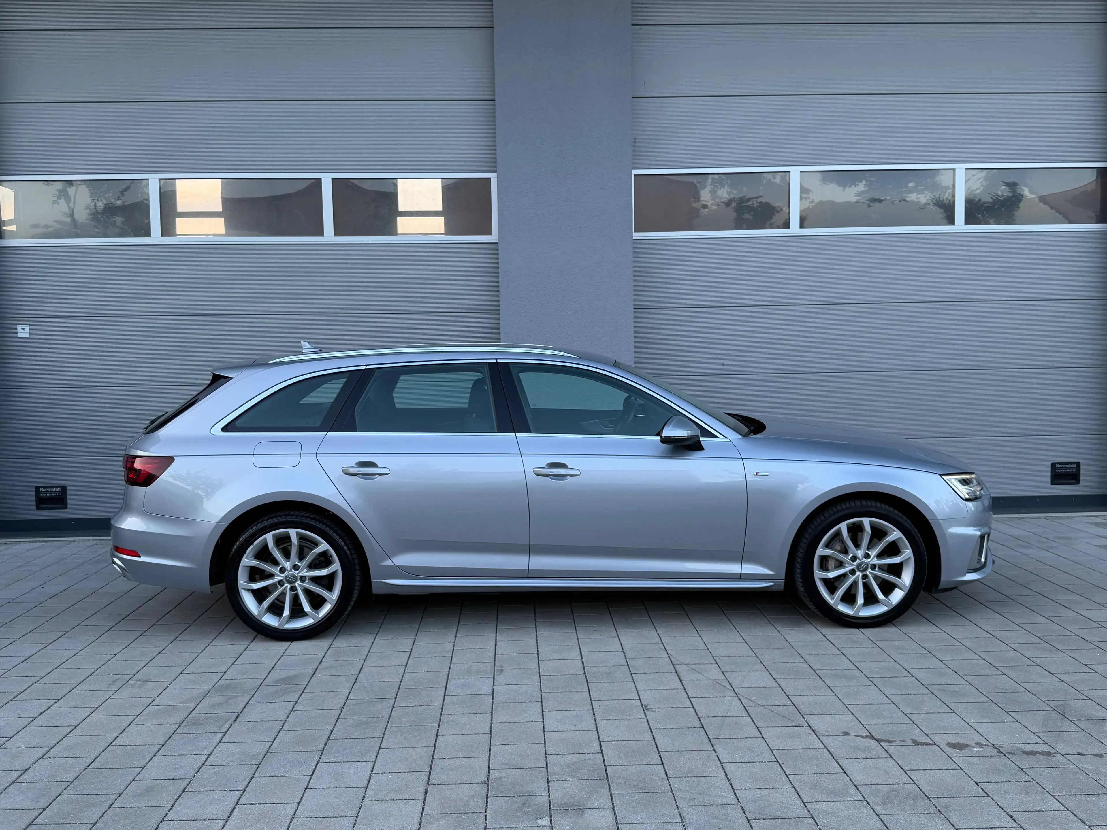Audi A4 40 TDI sport — photo 6