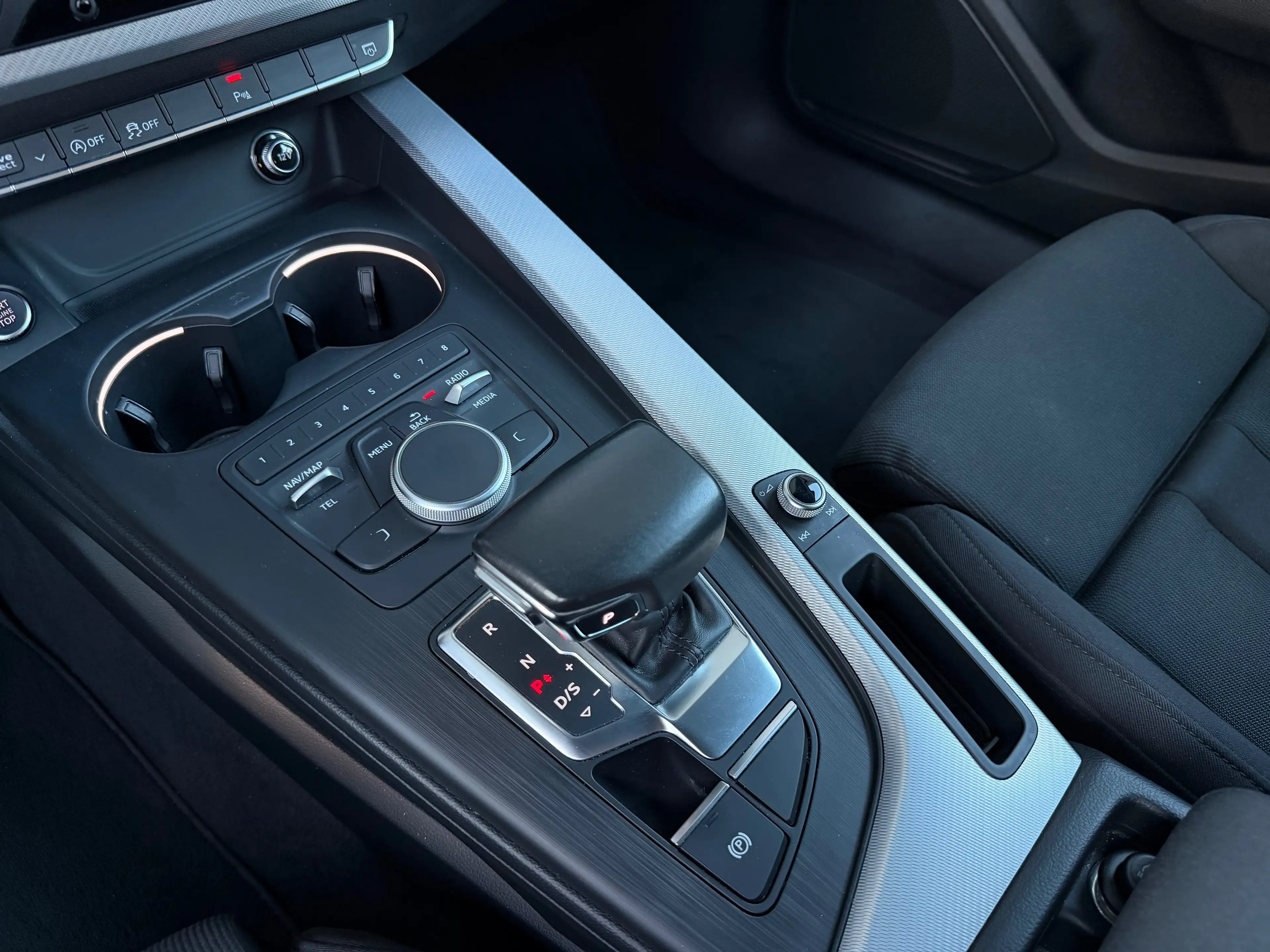Audi A4 40 TDI sport — photo 15