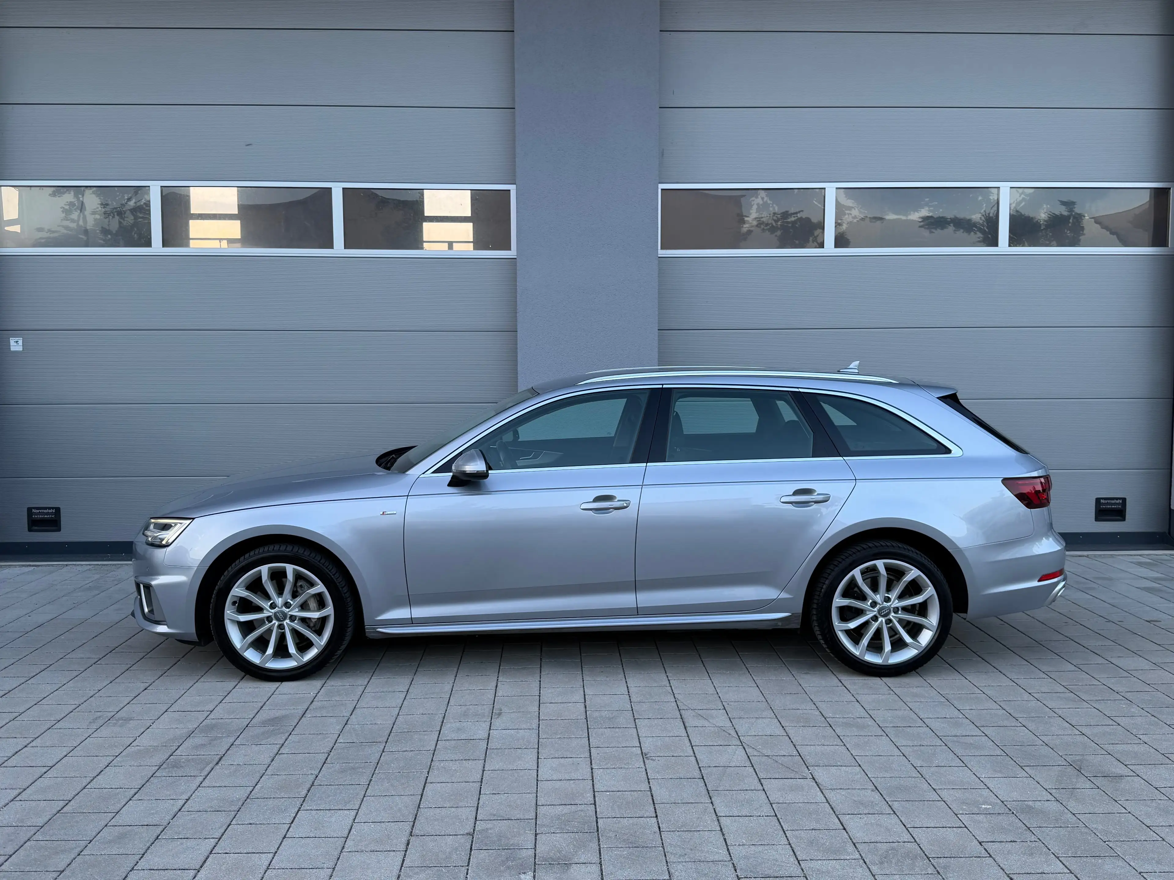 Audi A4 40 TDI sport — photo 5