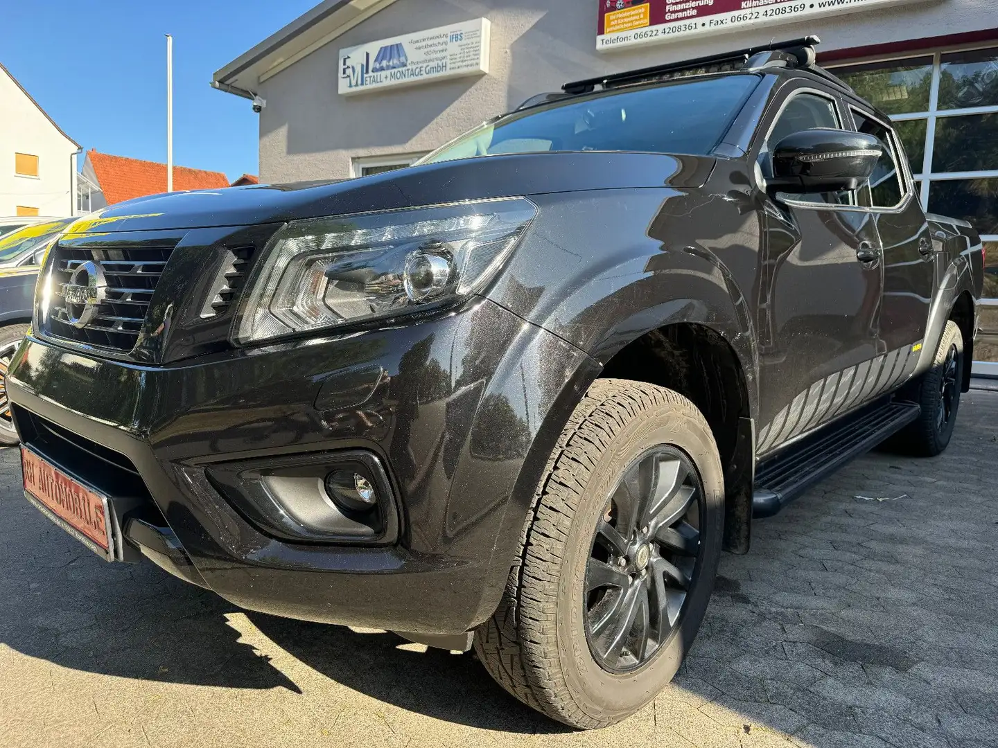 Nissan Navara NP 300 N-Guard Double Cab 4x4/NAVI/STANDH Noir - 1