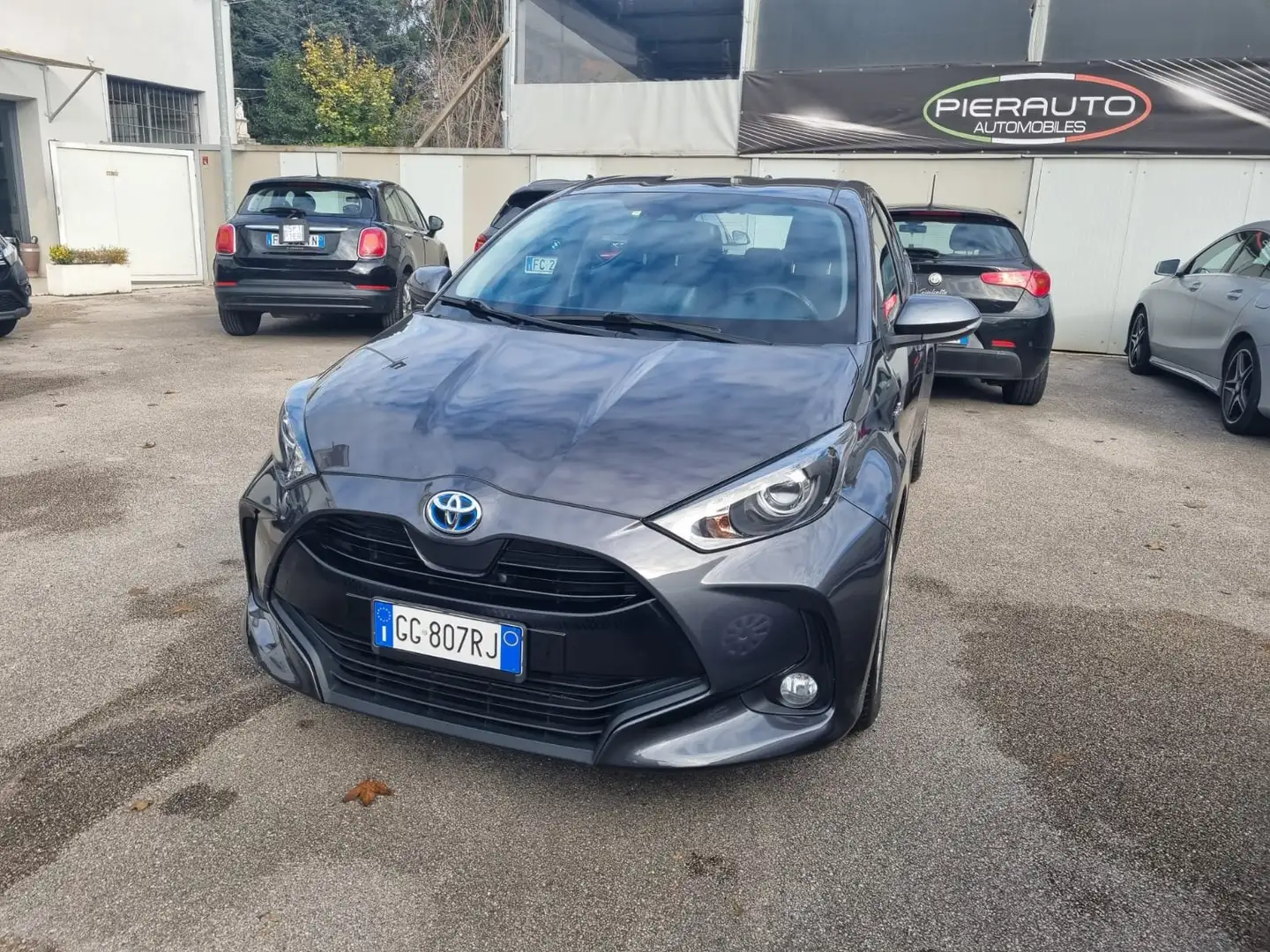 Toyota Yaris Yaris IV 1.5h Active Gris - 2