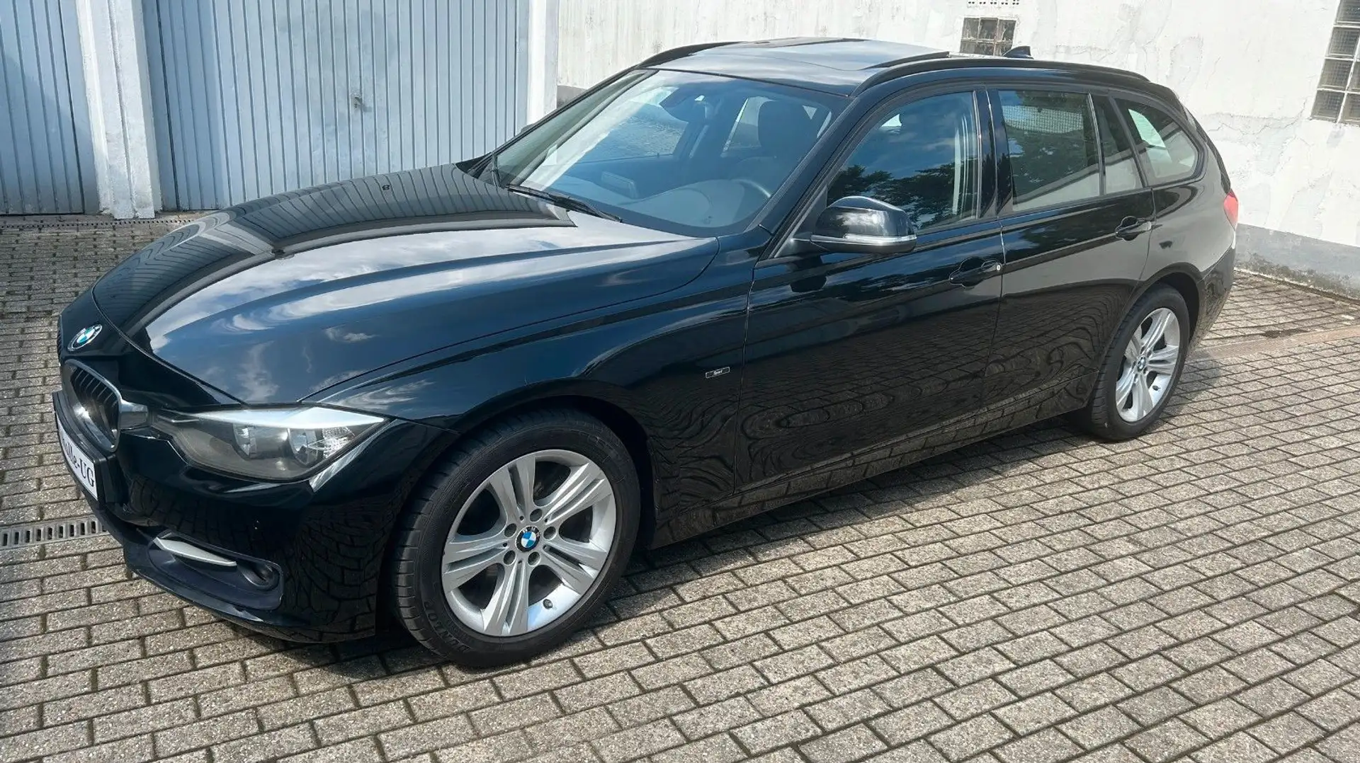 BMW 320 d F31 Touring  /Autom./ Leder / Panoramadach Schwarz - 1
