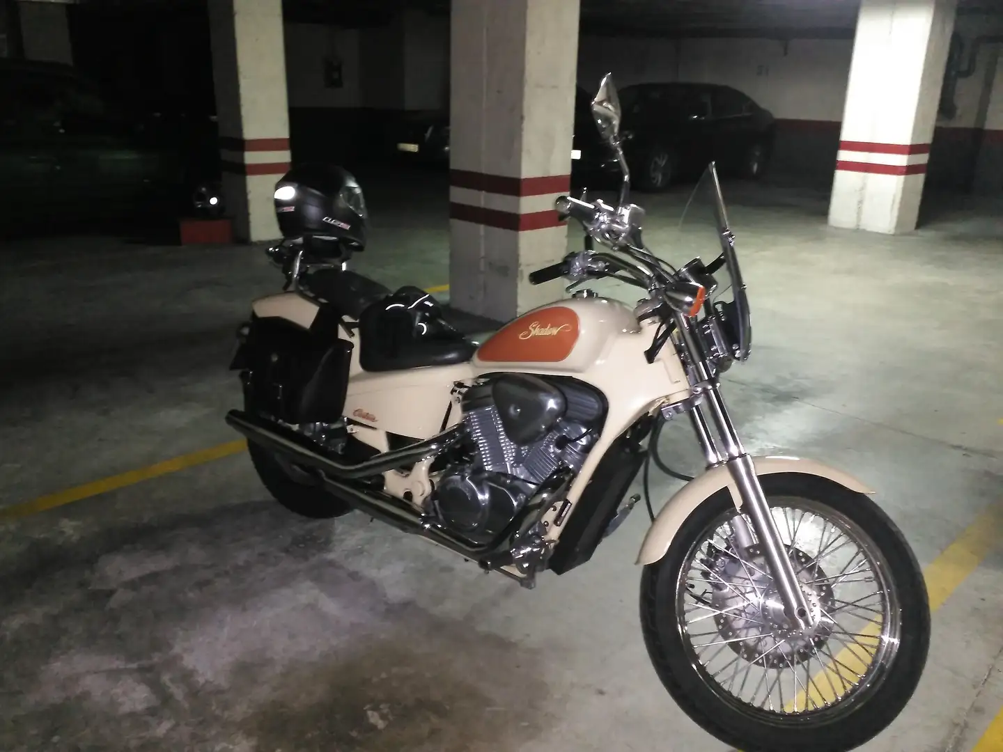 Honda Shadow 600 VTC Beige - 1