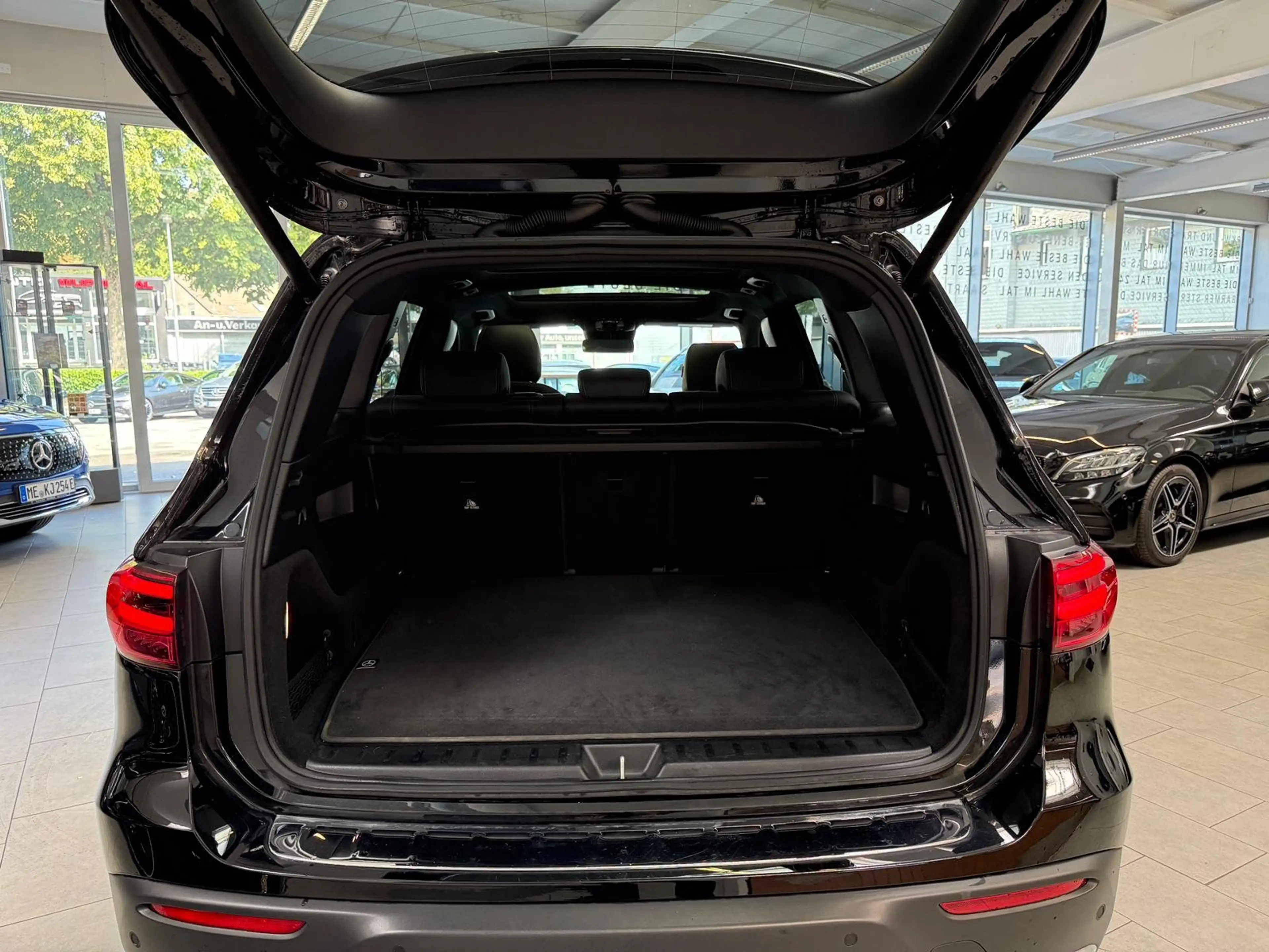 Mercedes-Benz EQB 300 4M Progressive PANO+KAMERA+TOTW+CARPLAY — photo 7