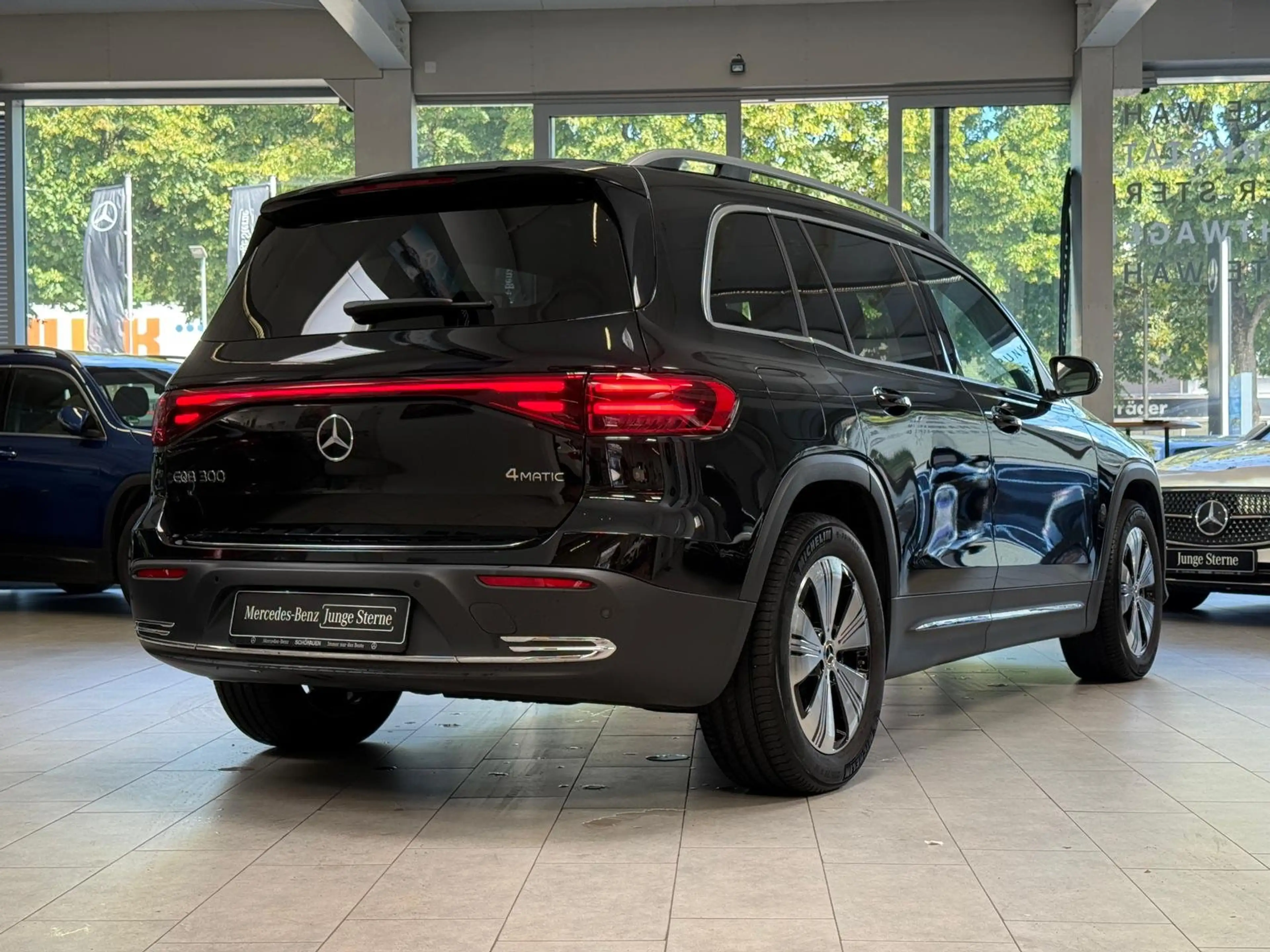 Mercedes-Benz EQB 300 4M Progressive PANO+KAMERA+TOTW+CARPLAY — photo 8